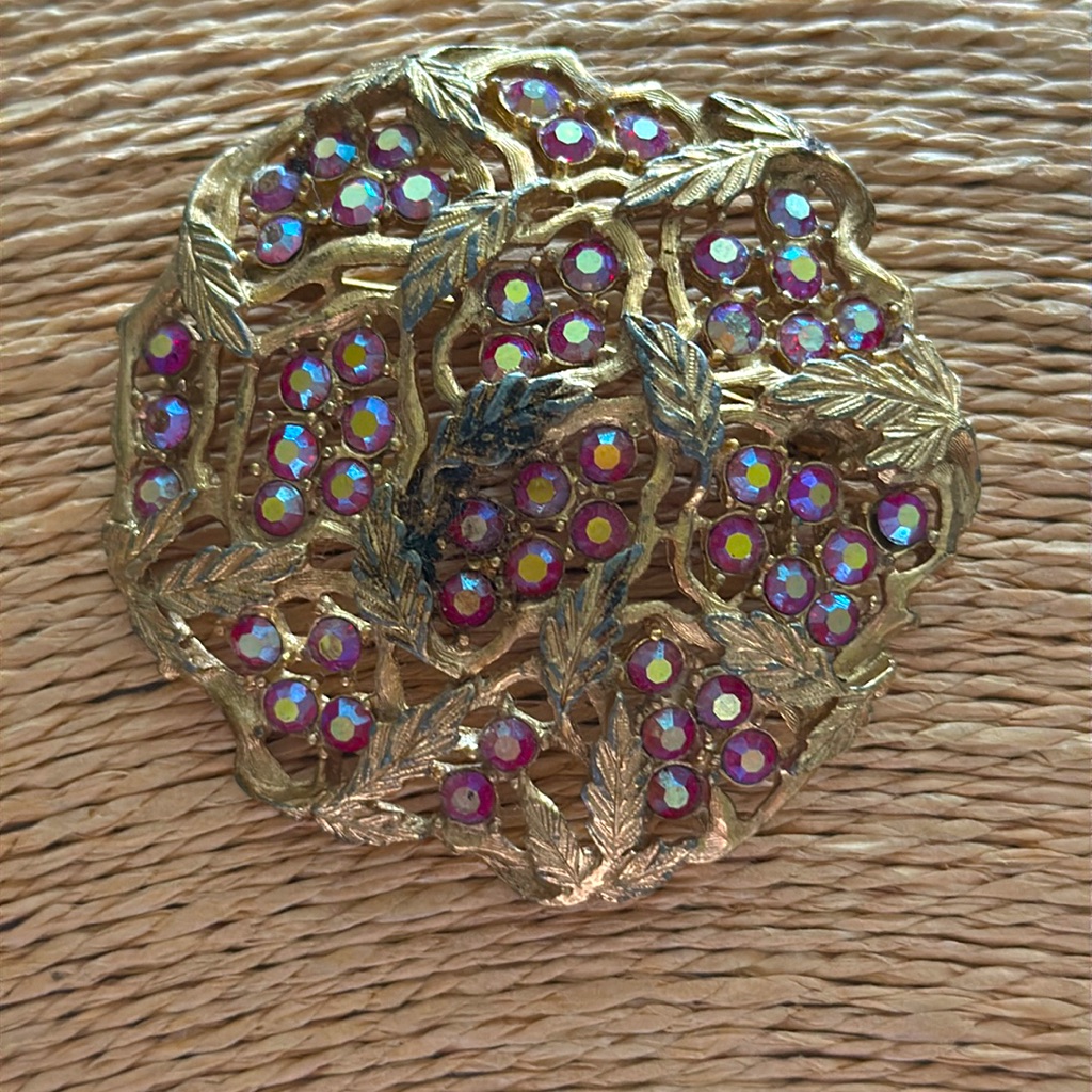Exquisite Brooch Large Vintage Purple Aurora Borealis Golden Vines Surrounded 25$